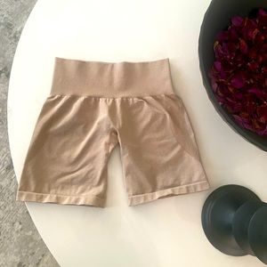 NVGTN High waist contour shorts